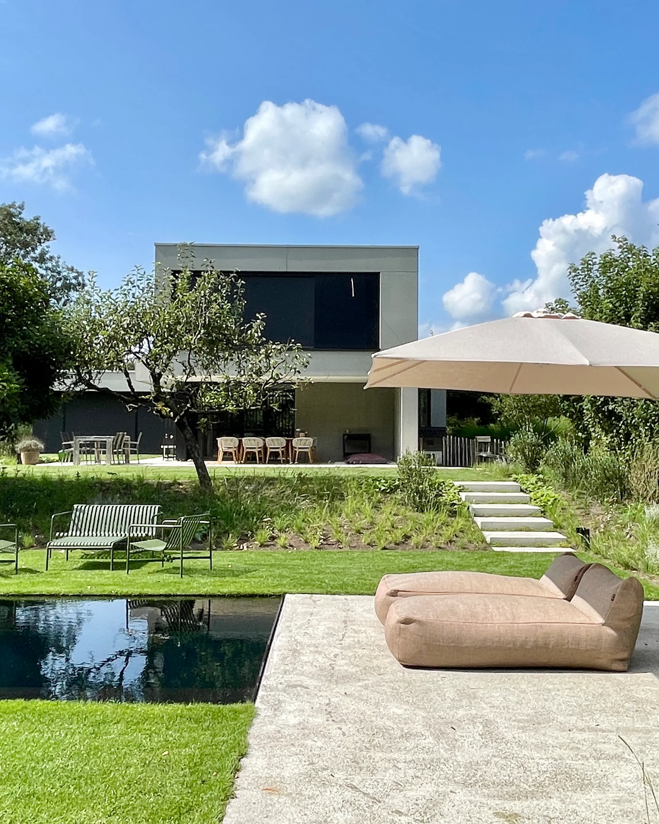 Harmonieuze tuin met zwemvijver Sint-Denijs-Westrem - exterieur styling PIET Moodshop