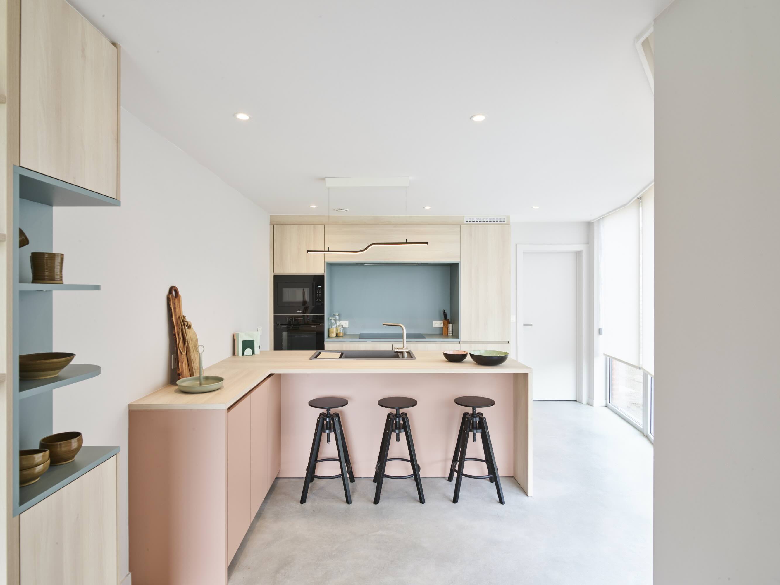 Slaapkamer villa Nazareth, zachte tinten en textuur - PIET Moodshop