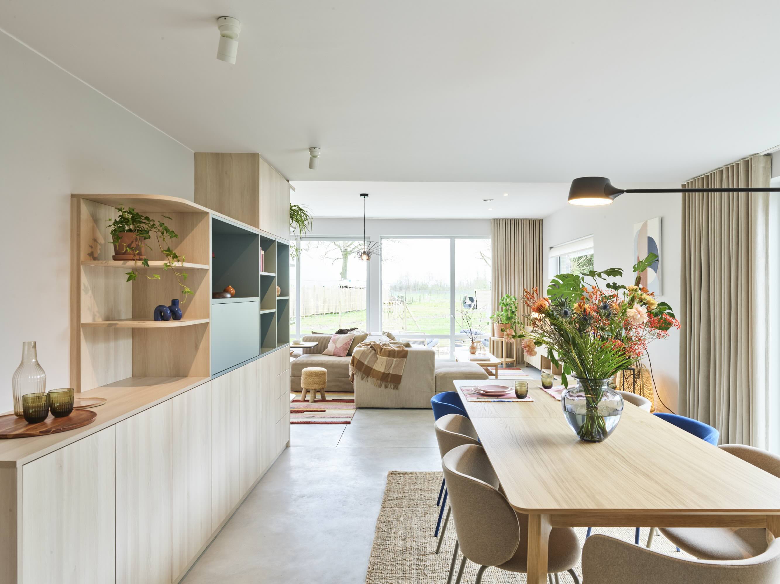 Maatwerkkast villa Nazareth, naadloos bij keuken - PIET Moodshop