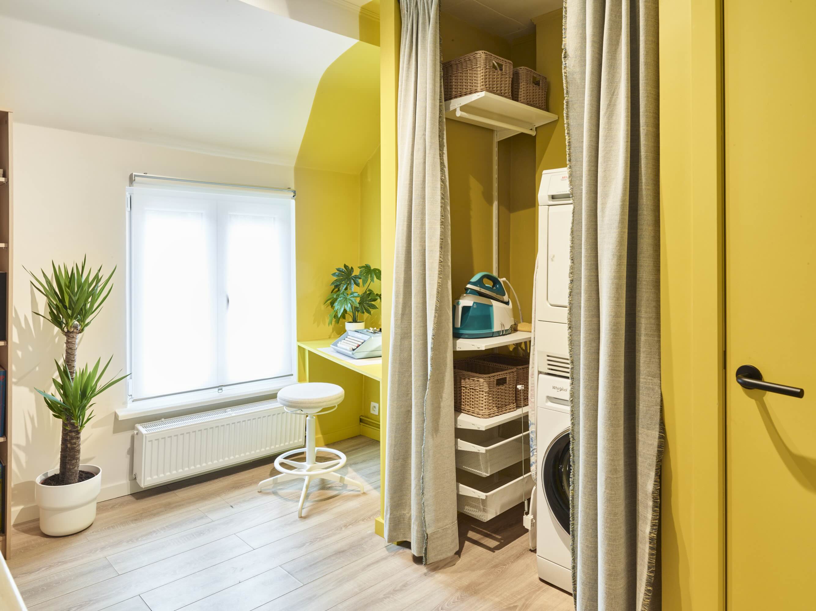 Woonkamer stadswoning Heverlee, compact en ruimtelijk ingericht - PIET Moodshop