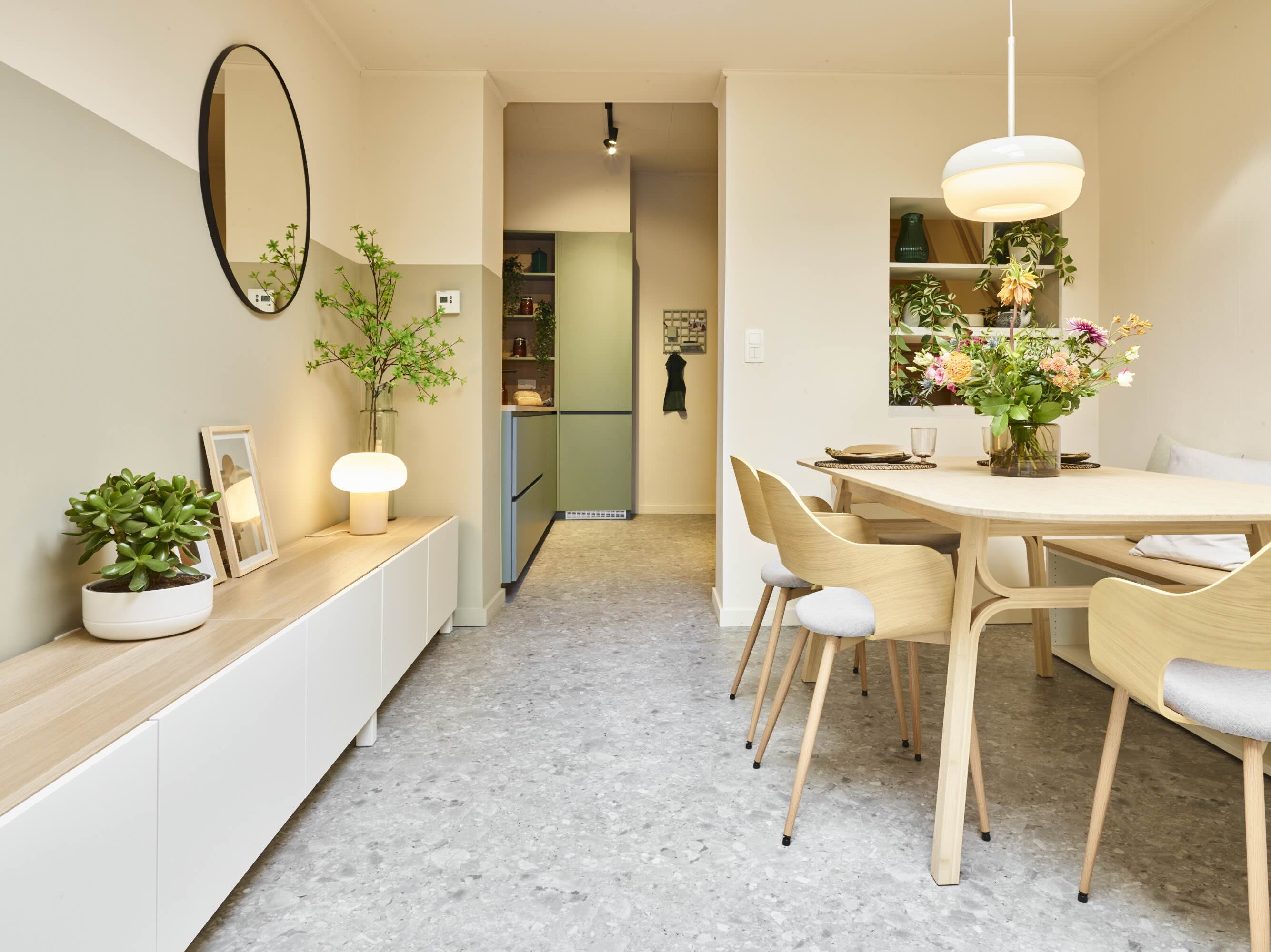 Gang stadswoning Heverlee na make-over, geschilderde accenten - PIET Moodshop