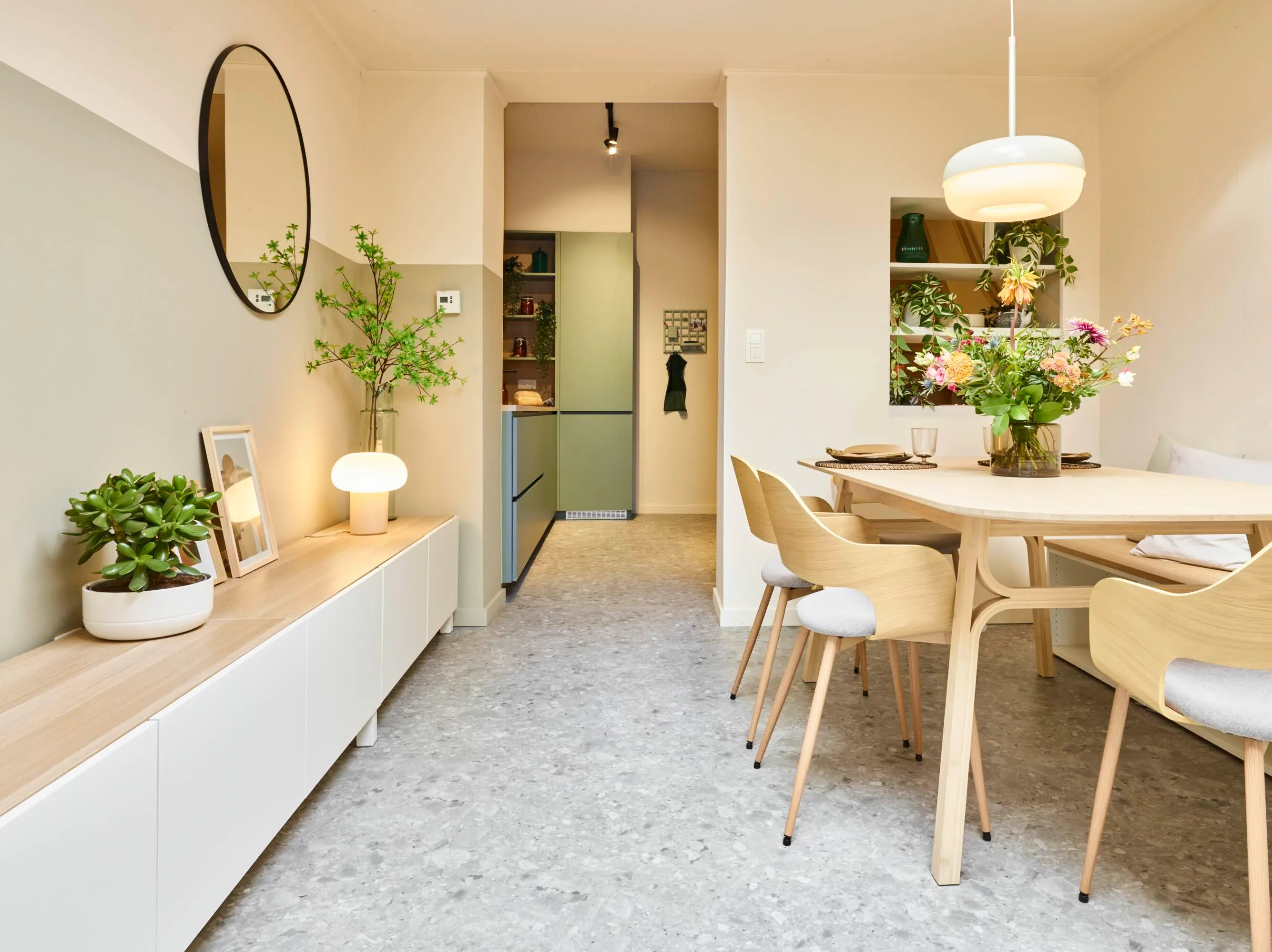 Gang stadswoning Heverlee na make-over, geschilderde accenten - PIET Moodshop