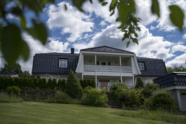 <p>UBEBOELIG: Villaen på Transby i Lier har stått tom siden uhellet i desember 2014.</p>