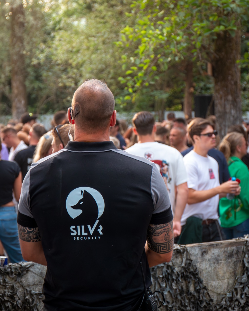 SILVR Security medewerker in gesprek met opdrachtgever