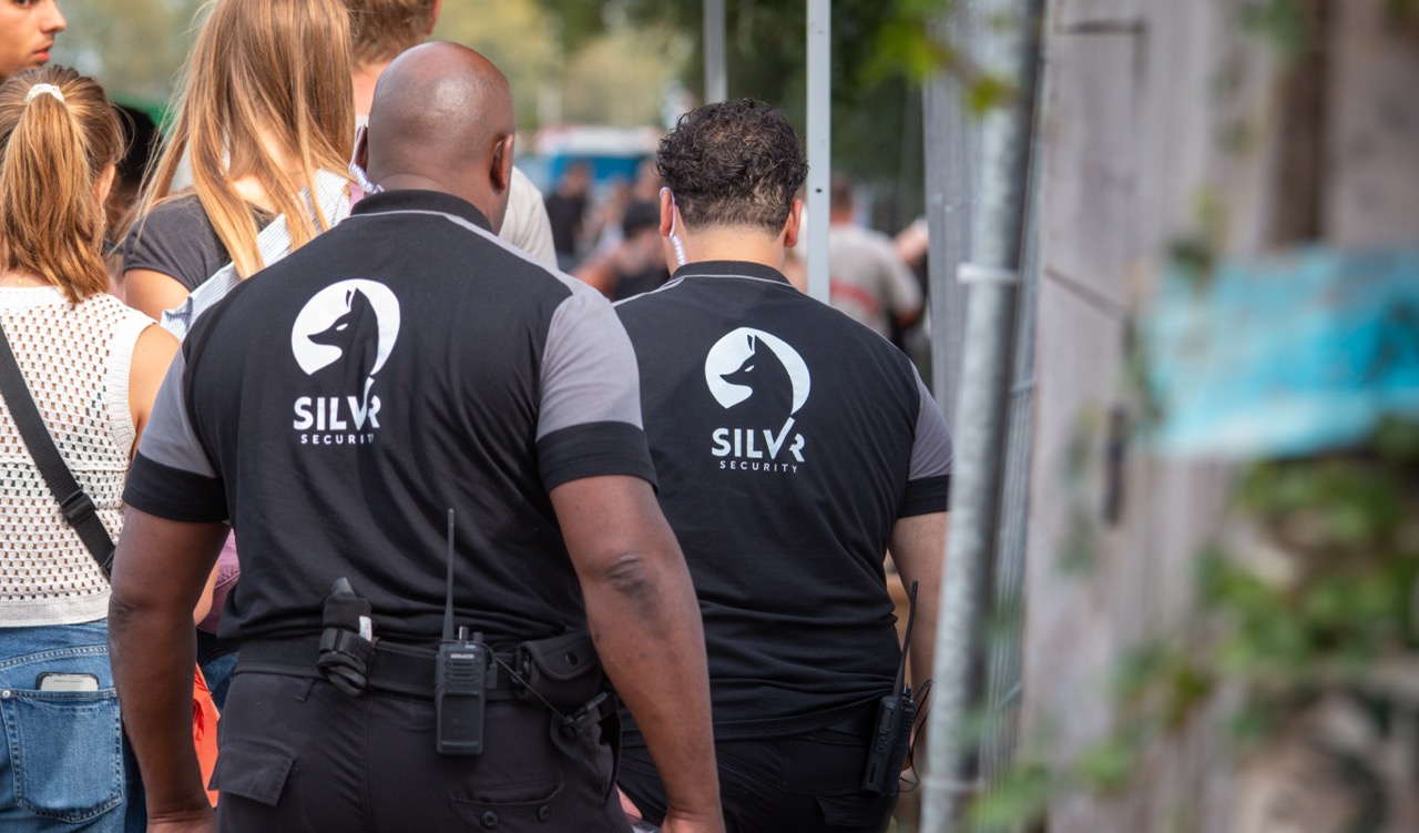 SILVR Security medewerker op bewakingspost