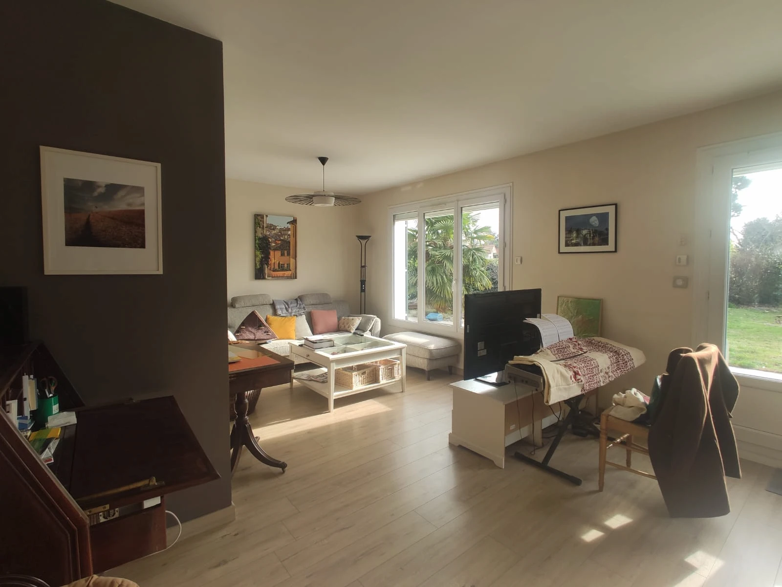 Vue d’ensemble de la pièce de vie avant rénovation