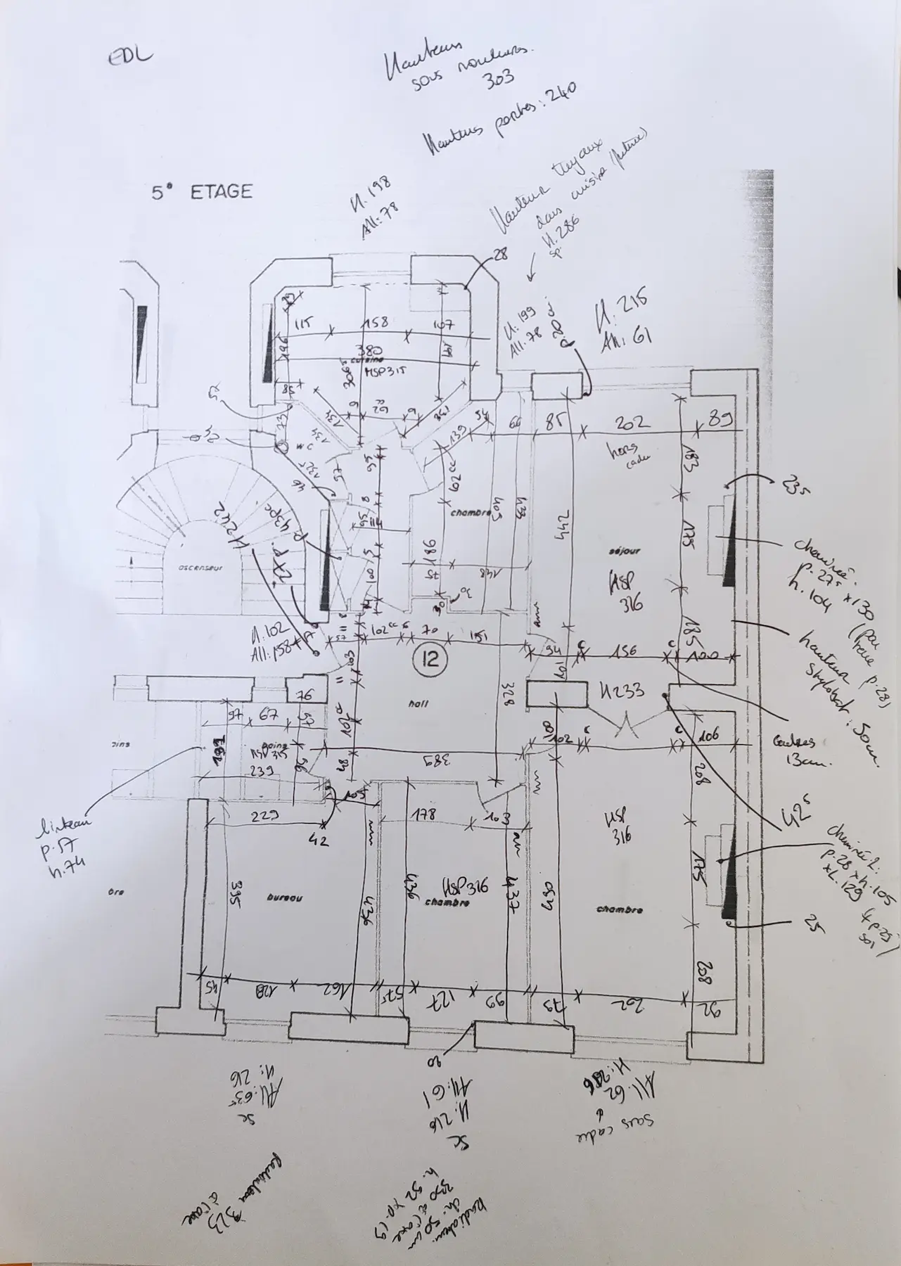 Plan d’état des lieux manuscrit d’un appartement avant rénovation