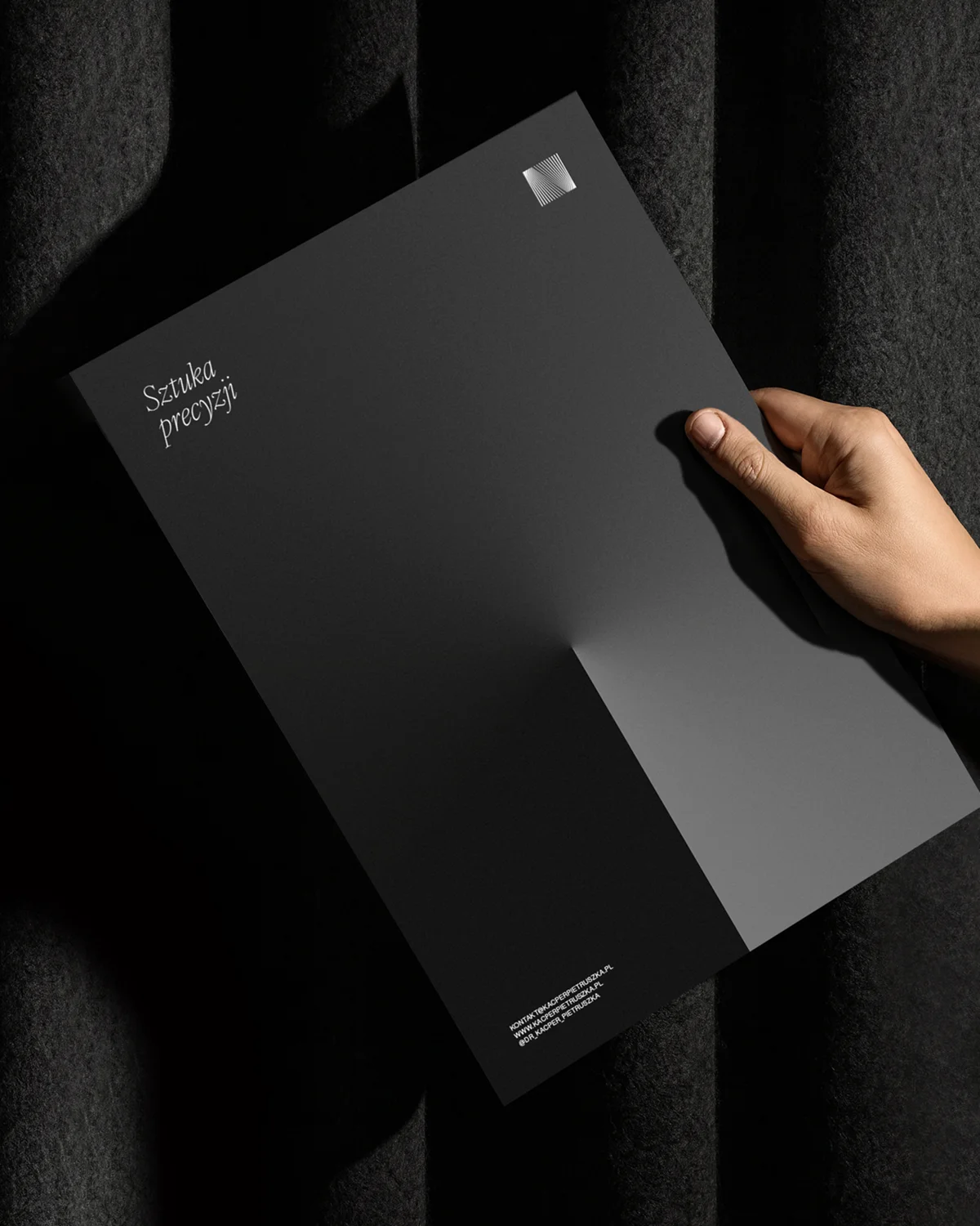 Banner z logo Holy Studio