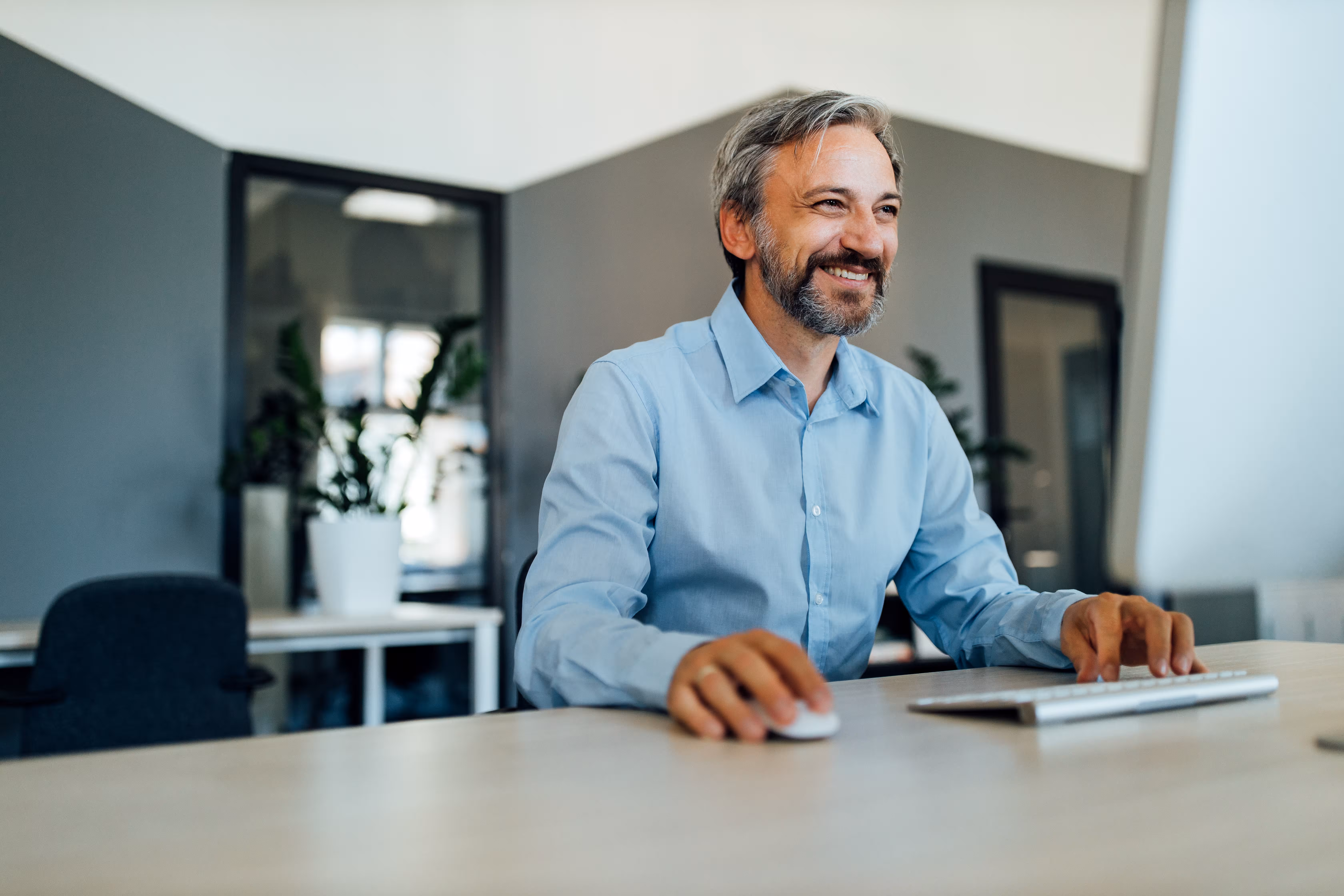 Freight broker working at an in office