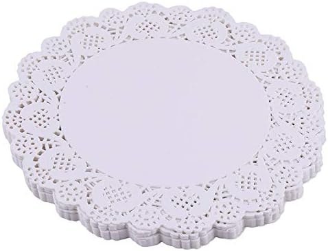 Paper placemats with a shabby-chic lace print