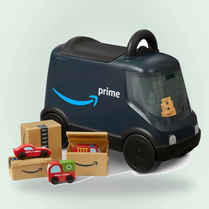 Ride-on delivery van toy with mini boxes