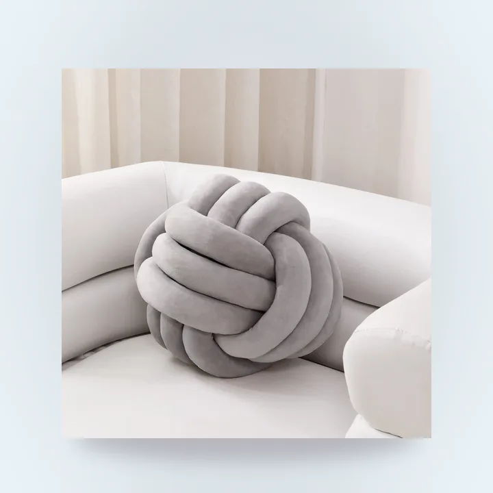 Round plush knot ball pillow