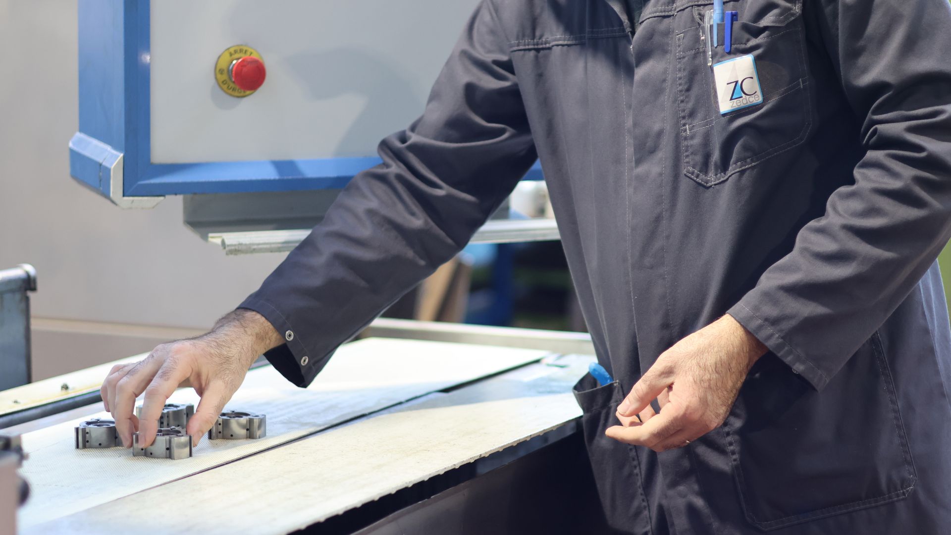 Opération d’usinage fine garantissant des tolérances strictes et des détails précis.