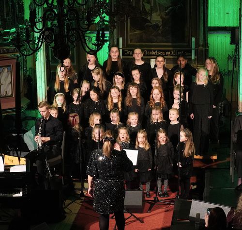 Glimrende julekonsert med Frei barnekor