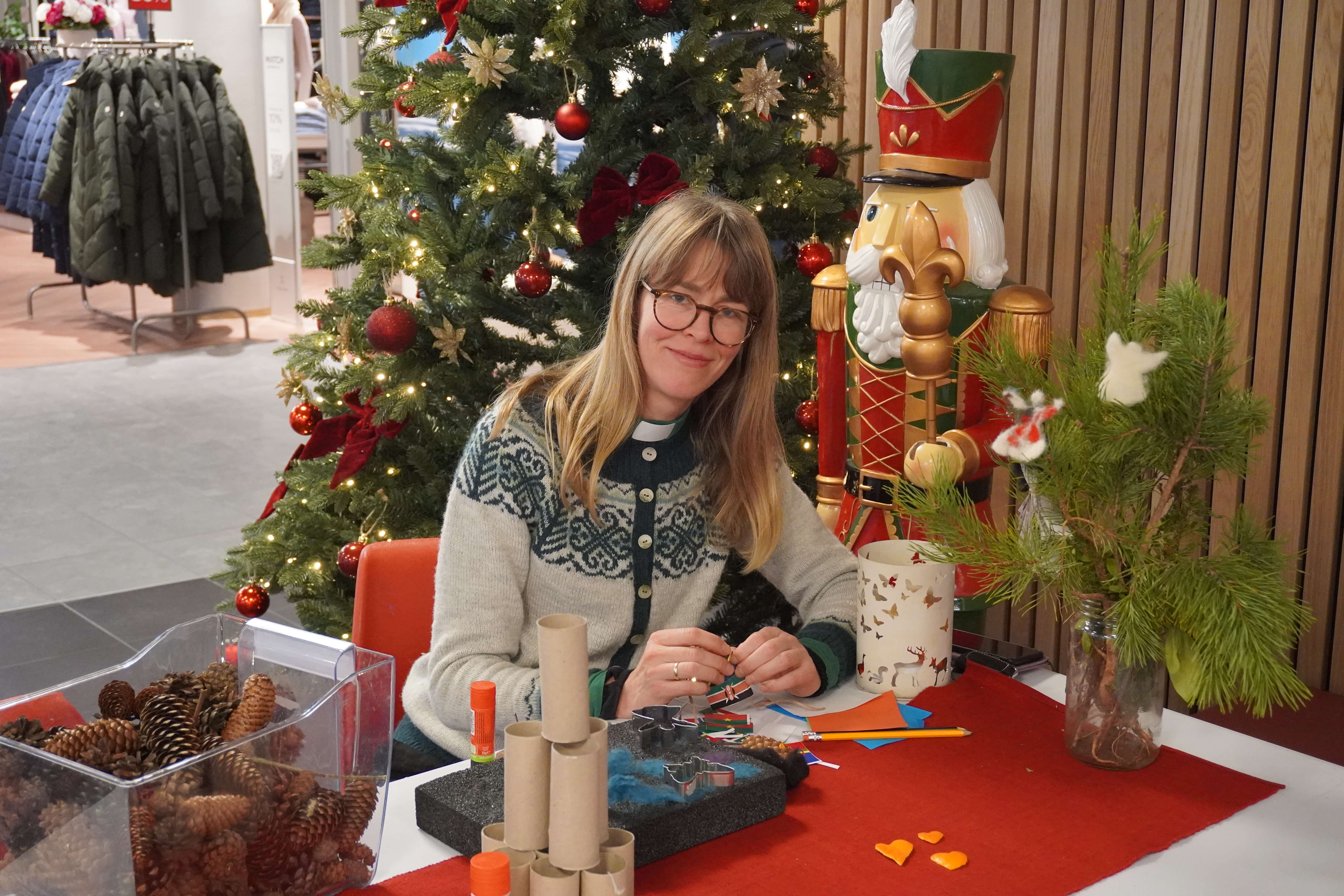 Førjulsverksted og julekrybbe på Futura