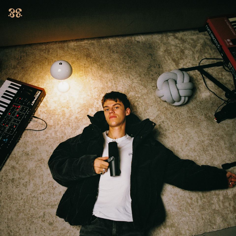 Musikknytt: Peder Elias stripper ned nordlyset