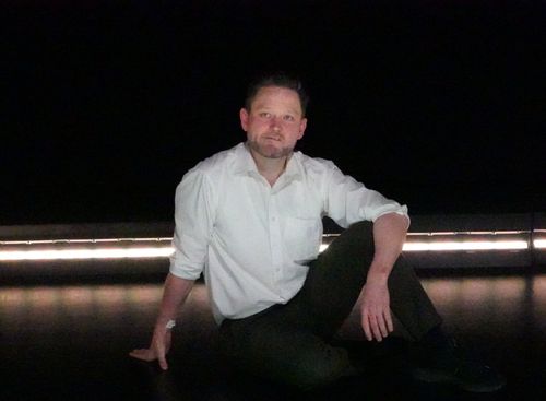 Han er en som synger…