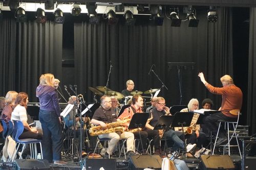 Kristiansund Storband og Burt Bacharach