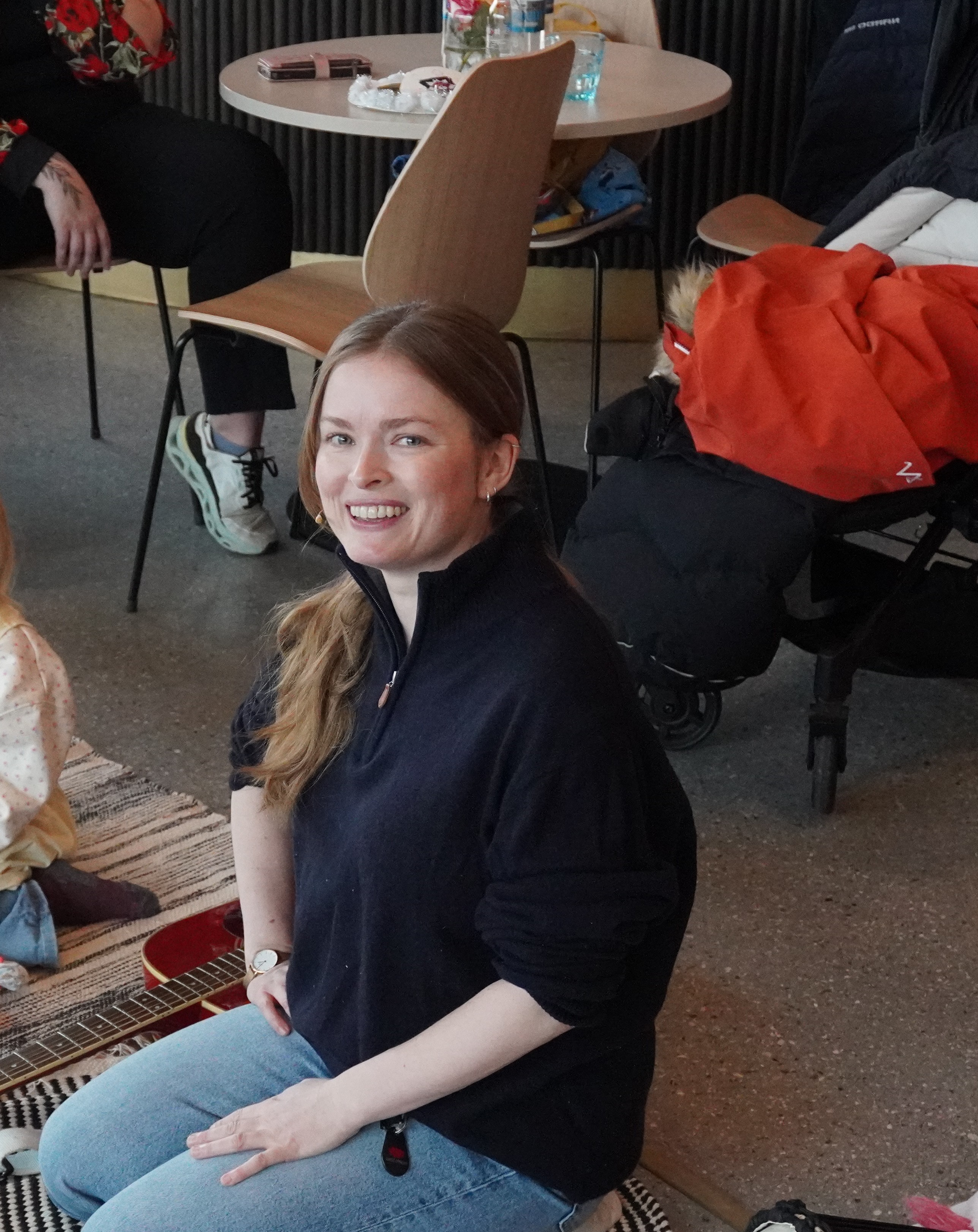 Sangstund med Frida i Øvre Foajé