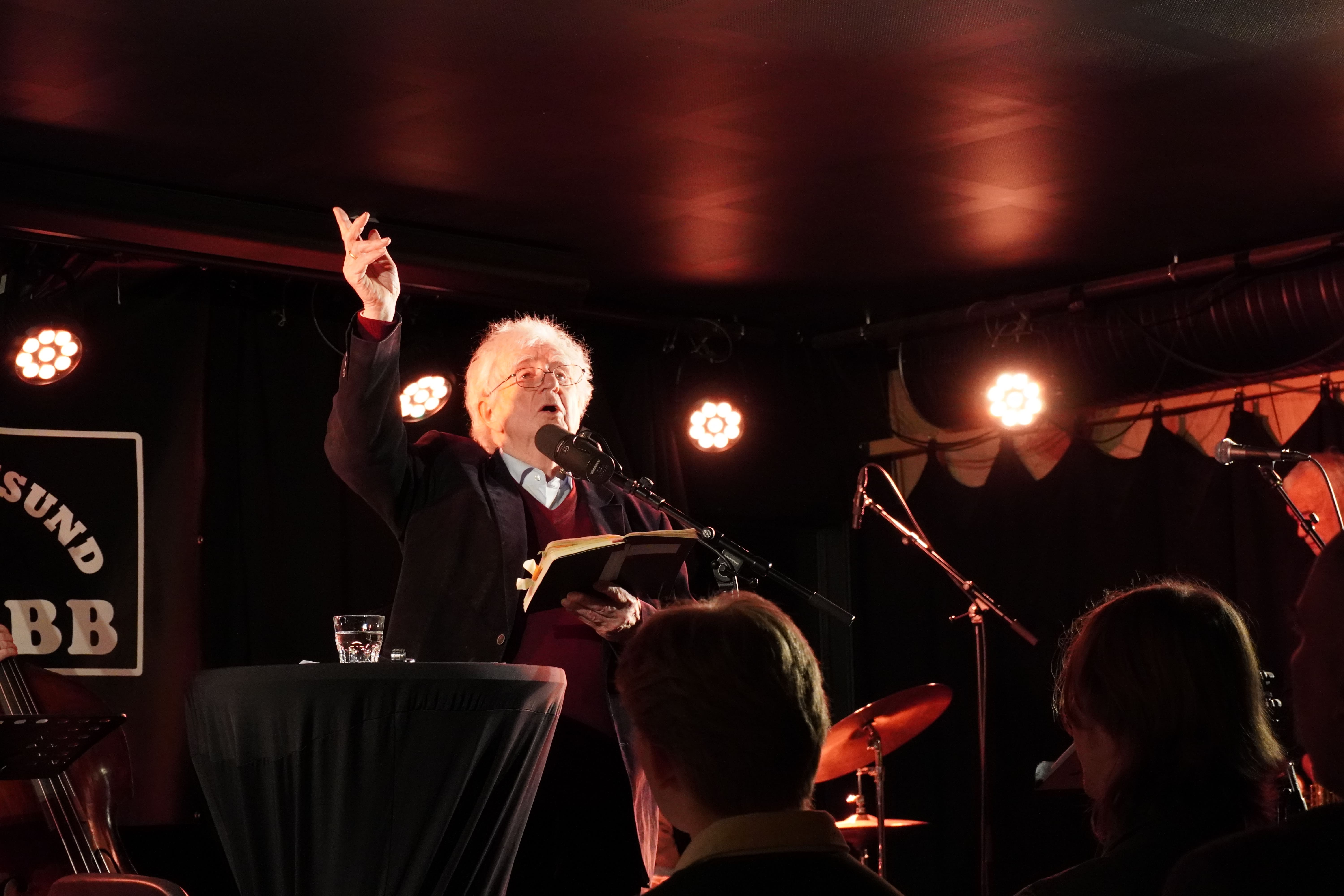 Anmeldelse: Dikt først. Resten etterpå. Jan Erik Vold på Kulturfabrikken