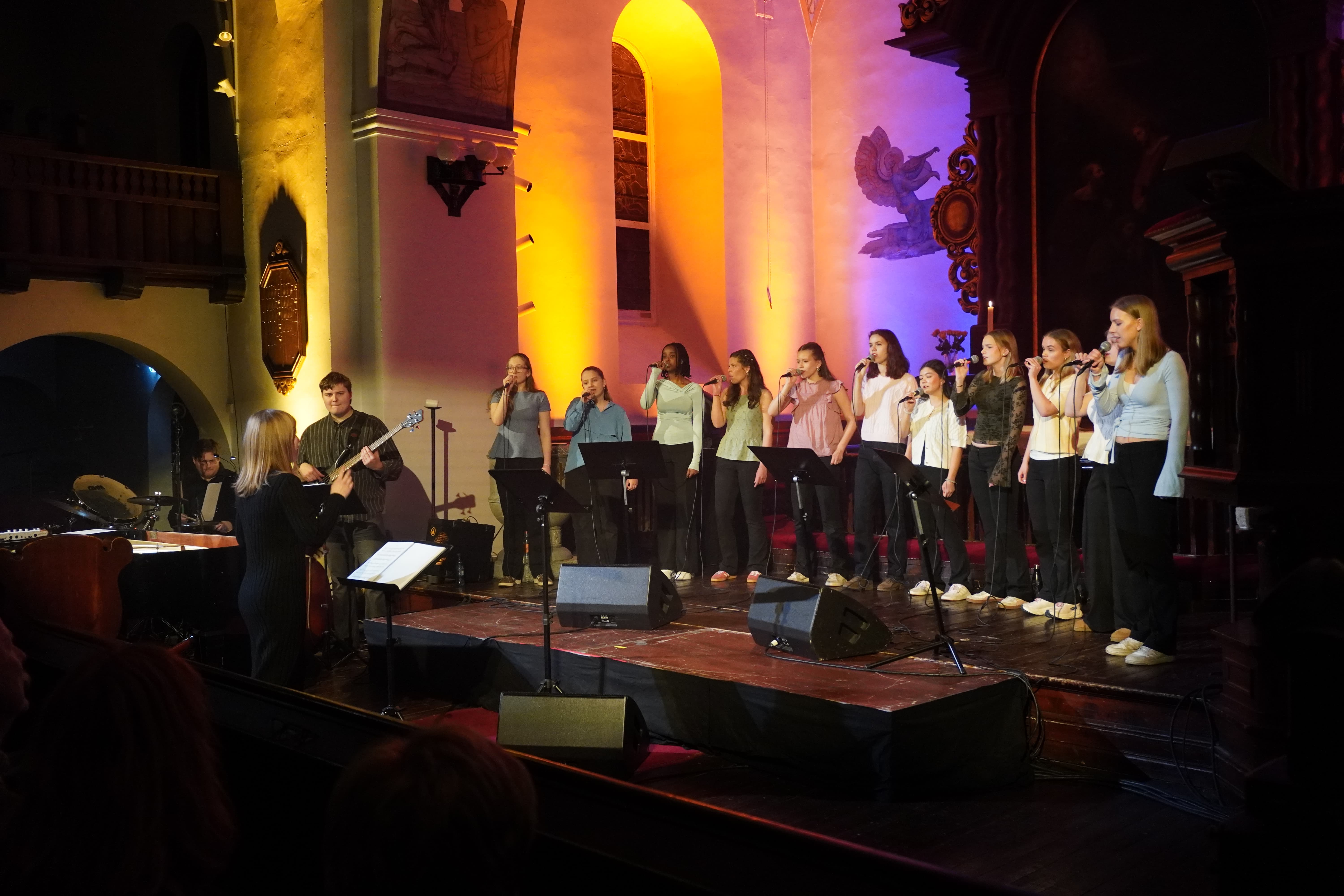 Nordmøre Ungdomskor med sanglyst fra første tone