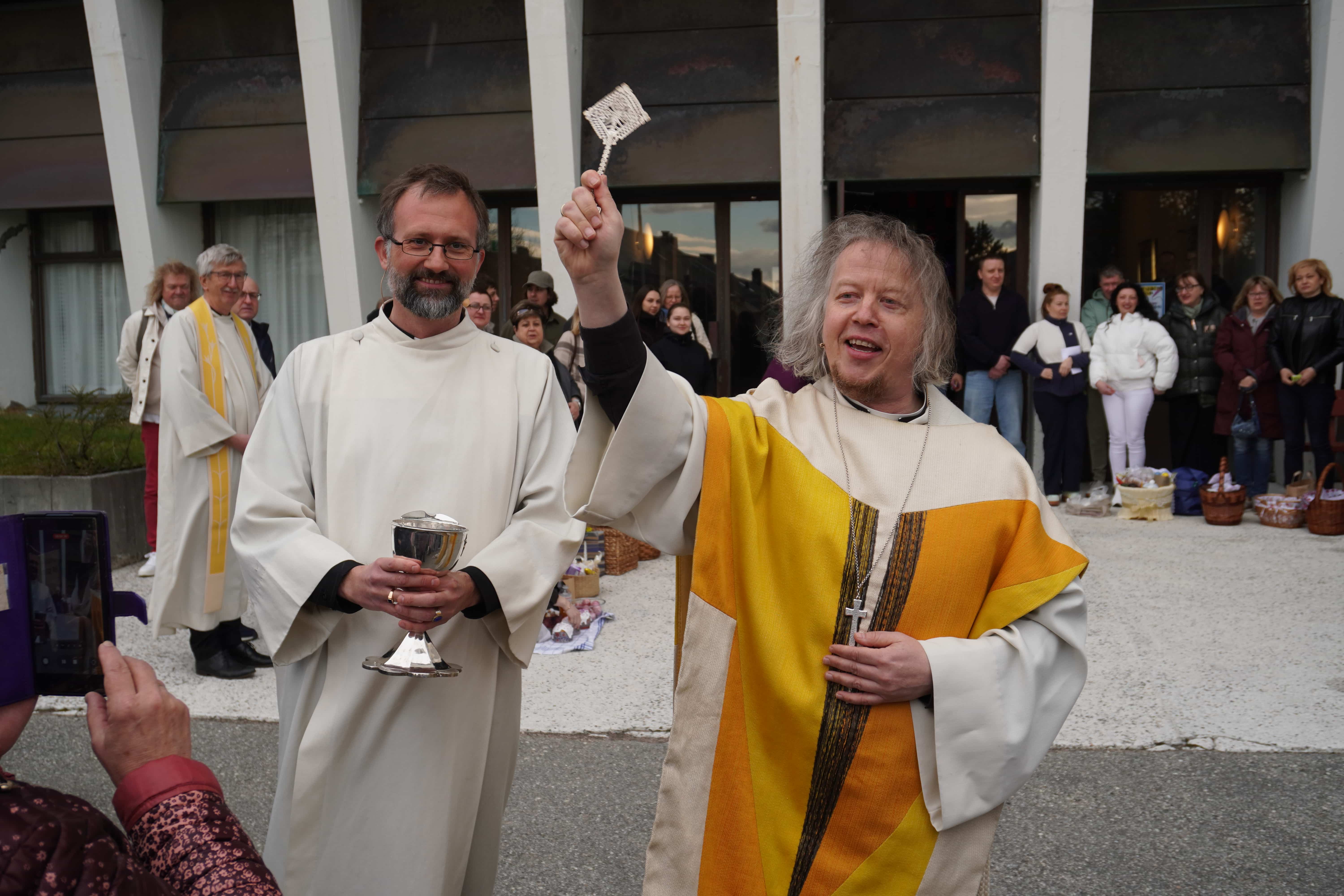 En uvanlig høymesse med ukrainsk påske og norsk liturgi