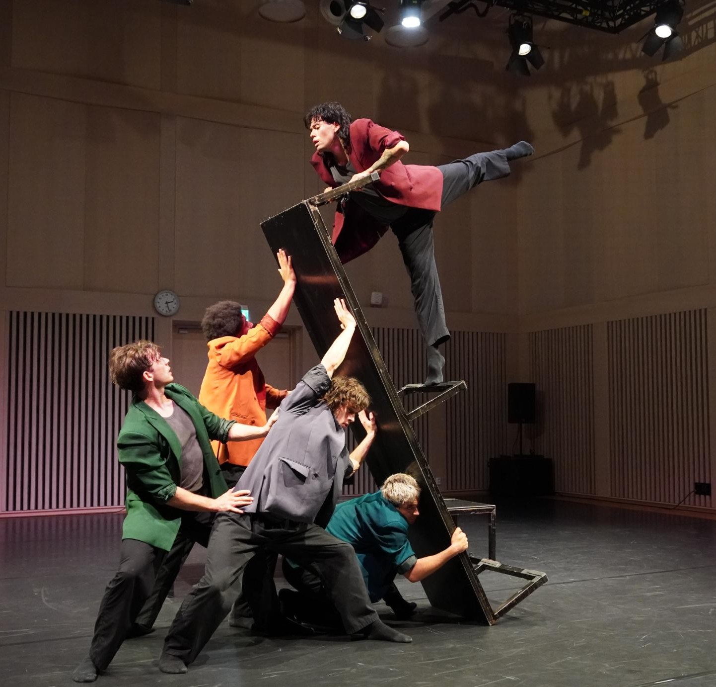 «Benched», en dynamisk undersøkelse av tilhørighet