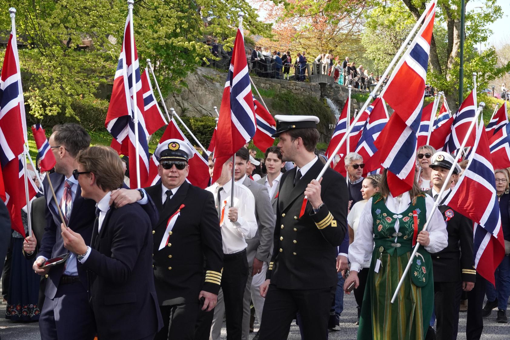 Kulturelle glimt og høydepunkter i fra 17. mai i Kristiansund. Mange bilder og video!