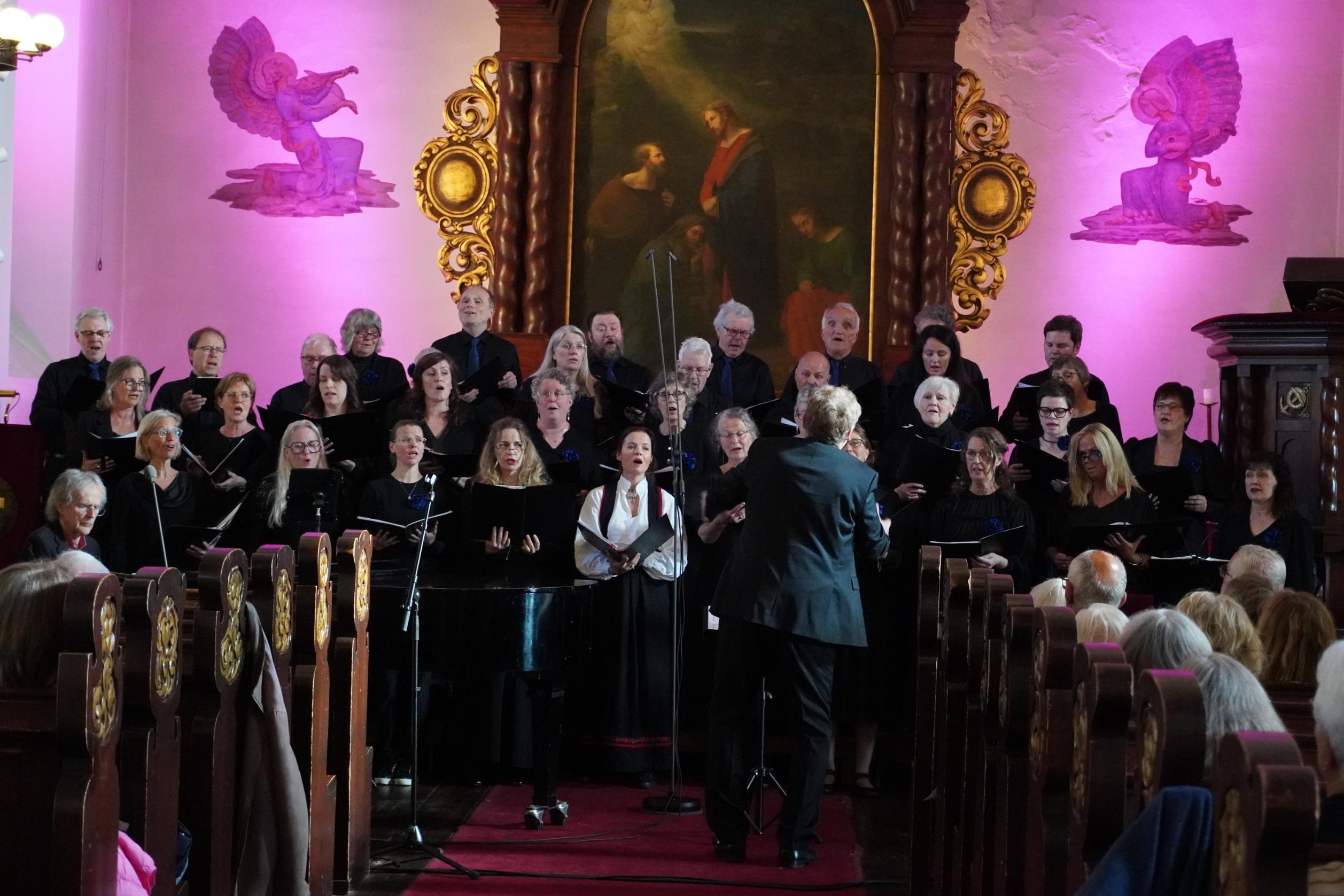 «Vindens Hjul» tok publikum med storm i Nordlandet kirke