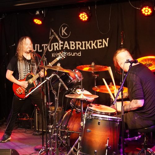 Stor rock med Pil og Bue på Kulturfabrikken