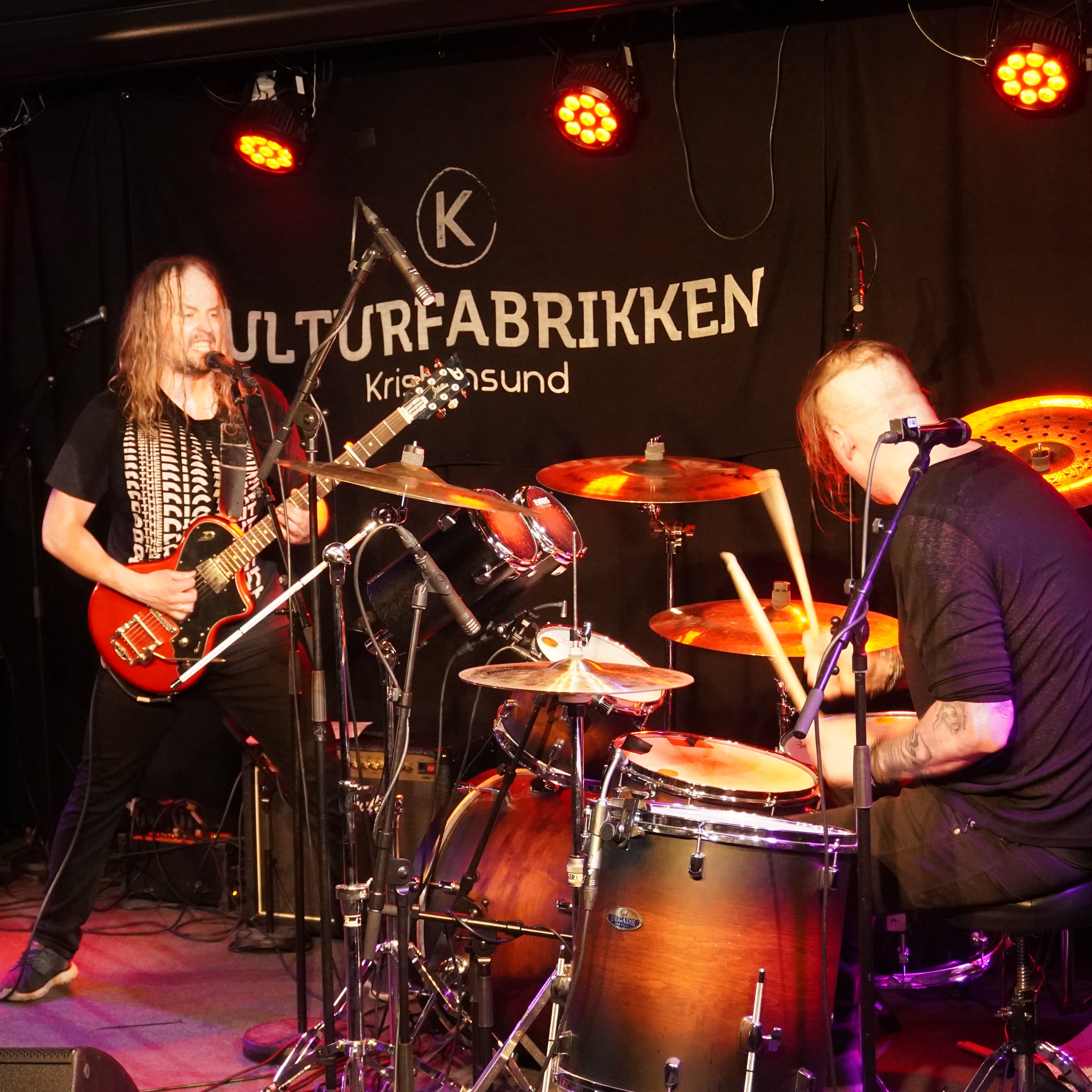 Stor rock med Pil og Bue på Kulturfabrikken