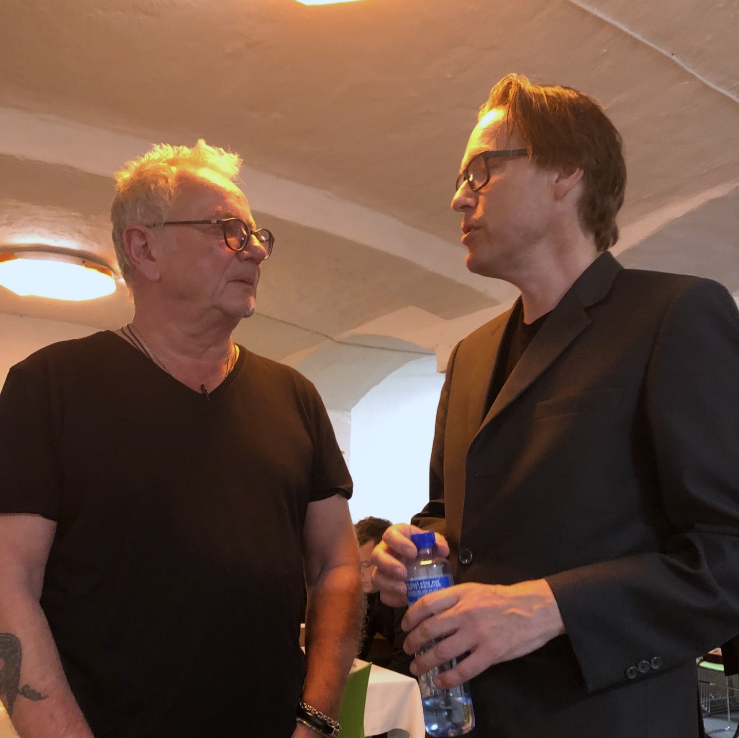 – Han gikk løs på låtene mine med øks