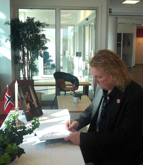 Leder: Norge er dere, Norge er oss