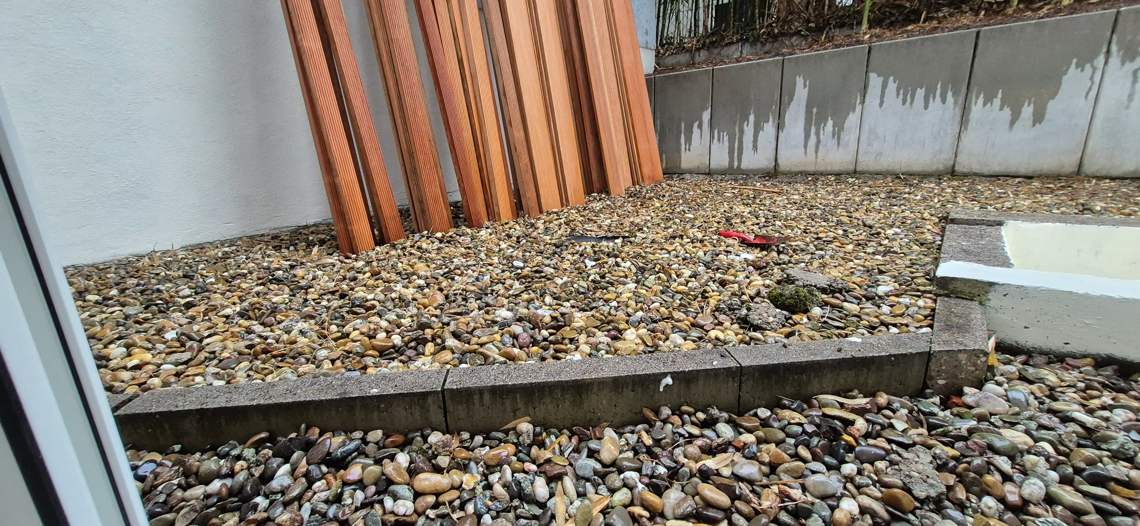 Vorbereitung des Gartenbereichs für den Bau der Bangkirai-Terrasse in Sandhausen