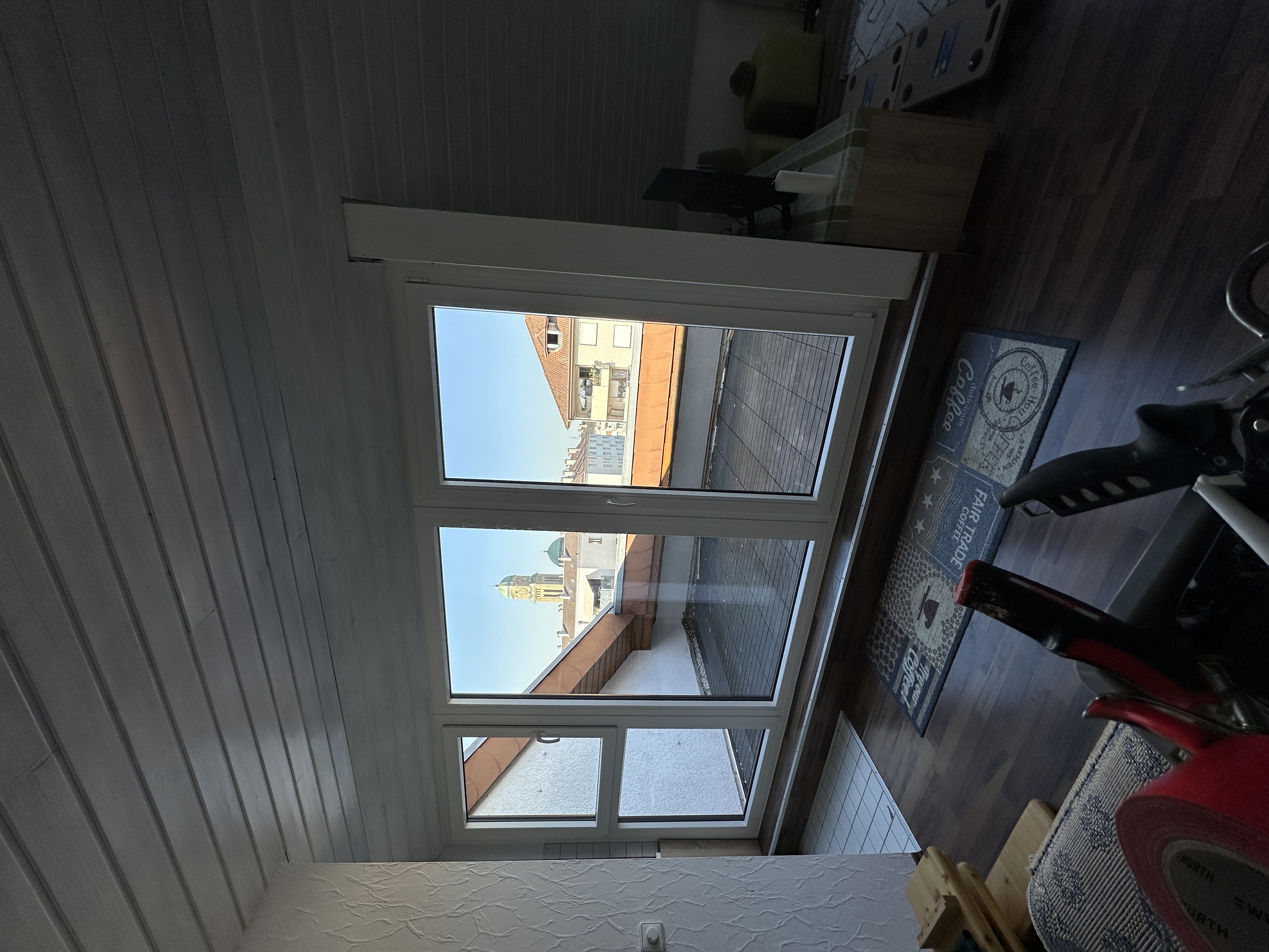 Neue Kunststoff-Fensteranlage Gealan S9000 nach dem Austausch in Mannheim.