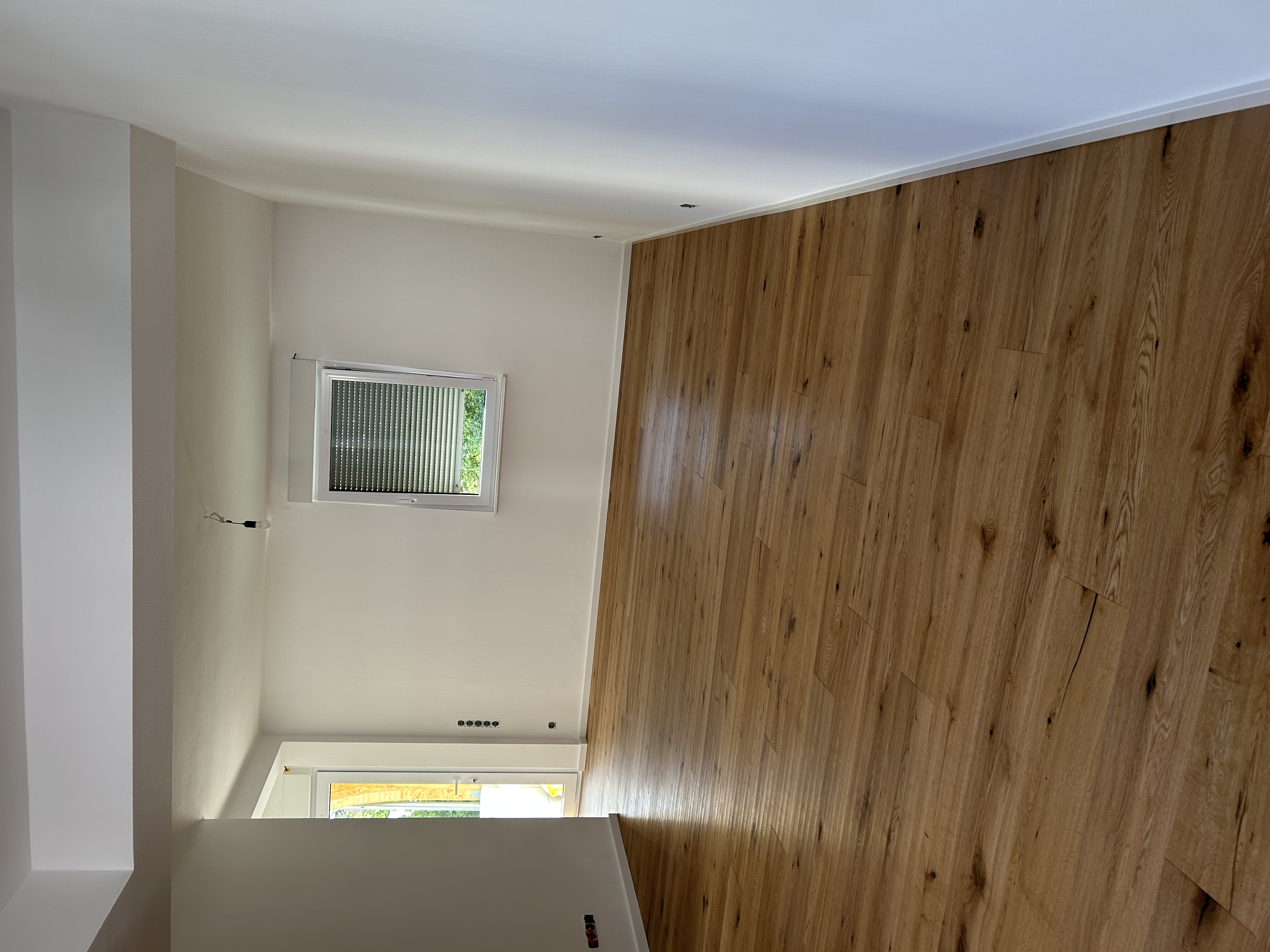 Fertig verlegtes und geöltes Eichenparkett im Wohnzimmer in Viernheim.