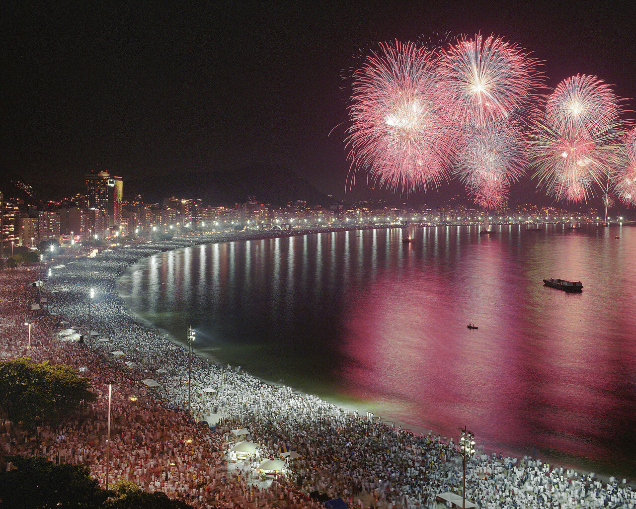 réveillon 2018 rio de janeiro copacabana favela experience vidigal 