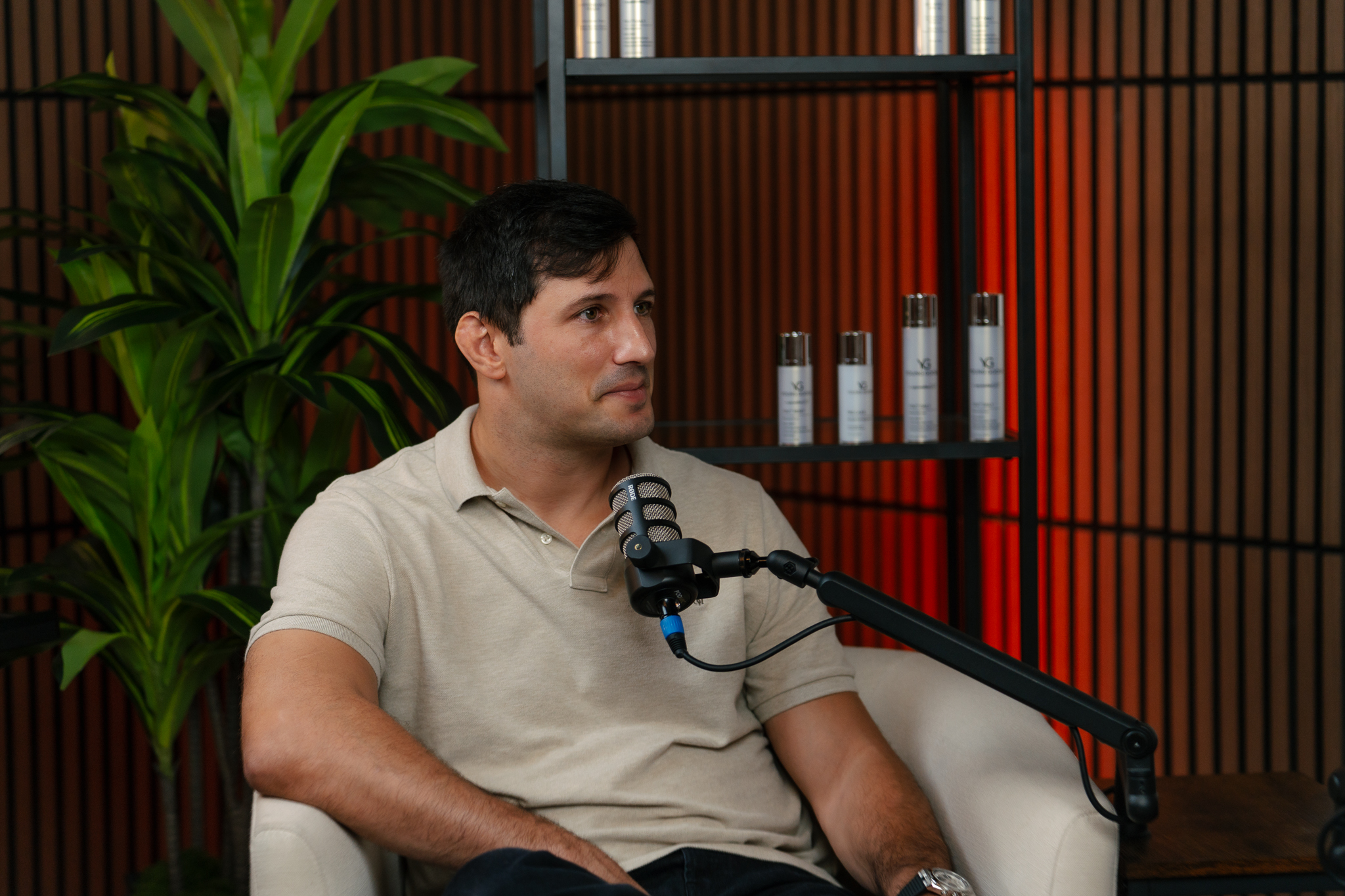 Executive Podcasts in 2026: Why B2B Leaders Are Turning Interviews Into Their Best Sales Tool