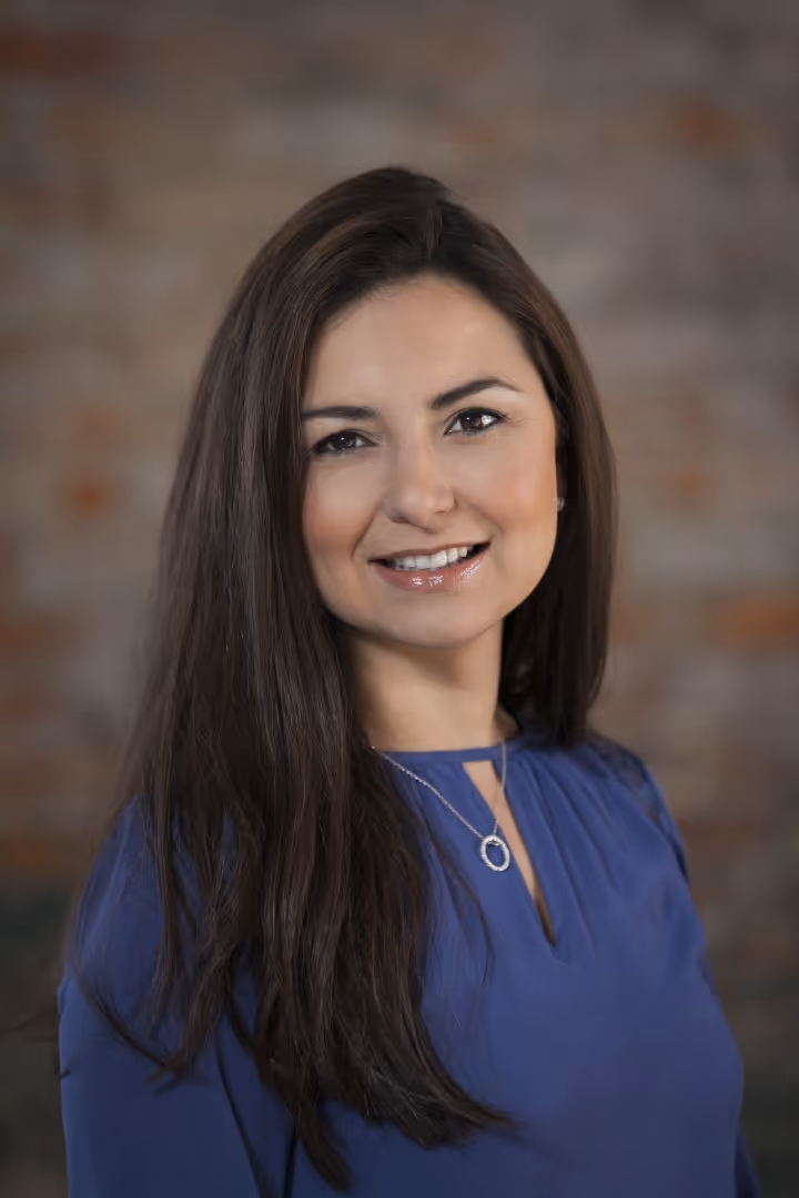 A portrait photograph of Carolina Willis