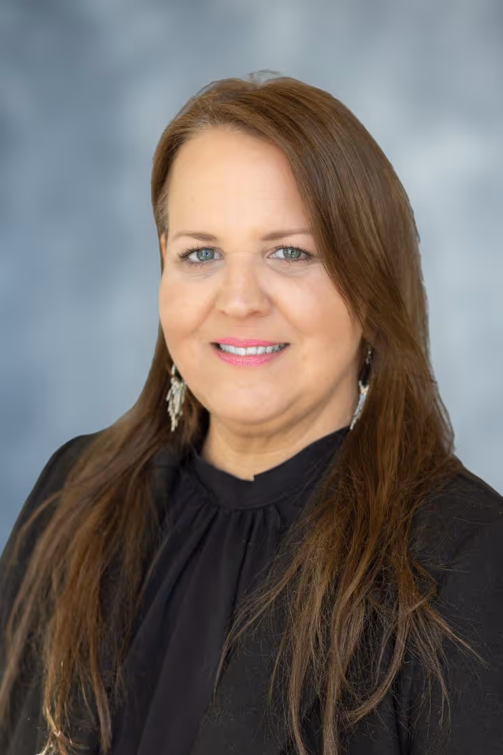 A portrait photograph of Anabel Cabeza