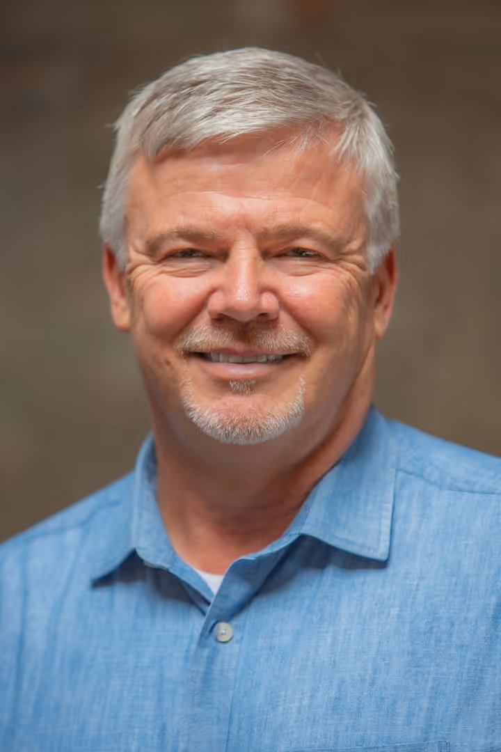 A portrait photograph of Steven Peebles