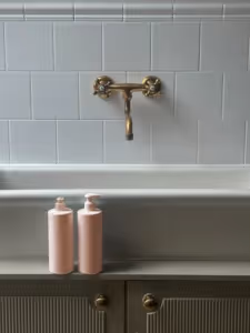 Emballage til rengøring på badeværelse