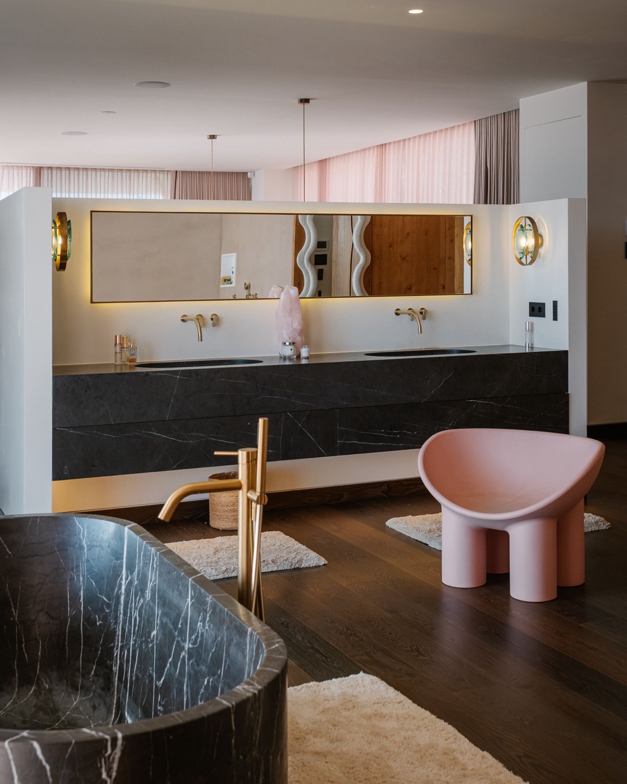 image of service center (for an auto dealership)