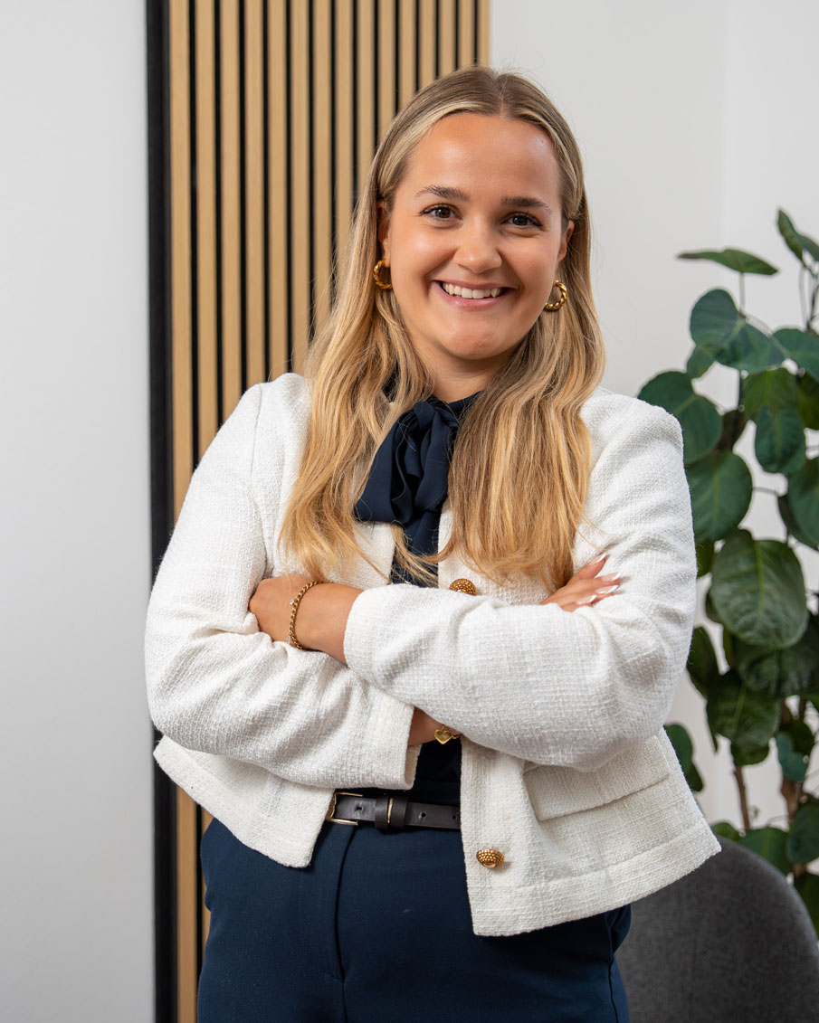 [interface] image of employee interacting with hr software (for a hr tech)