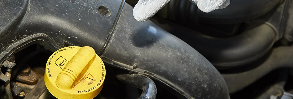 bouchon de remplissage d'huile moteur de couler jaune