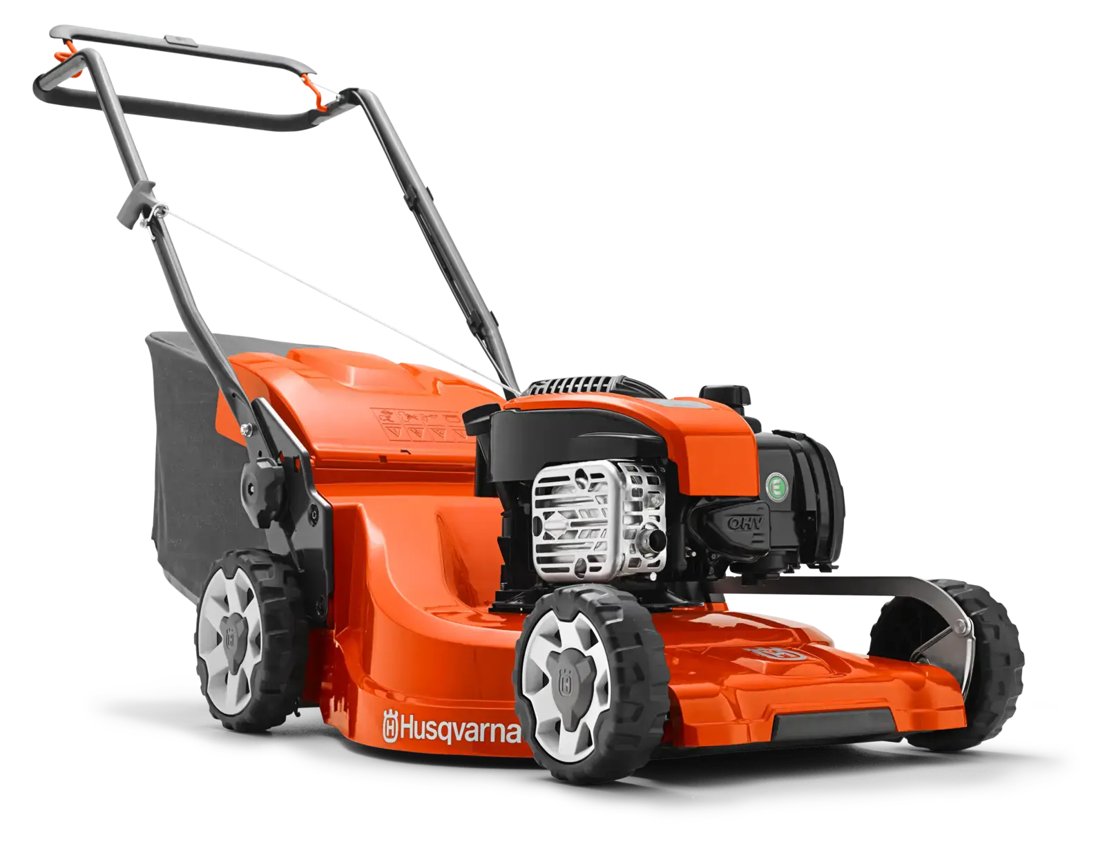 Oranger Husqvarna LC247 Rasenmäher mit Grasfangkorb, seitlicher Ansicht, vor neutralem Hintergrund. Für barrierefreie Nutzung.