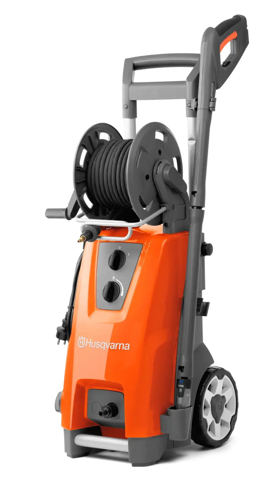 Husqvarna PW490 Hochdruckreiniger mit Schlauchtrommel, Rädern und orangefarbenem Gehäuse, für gründliche Reinigung im Außenbereich.