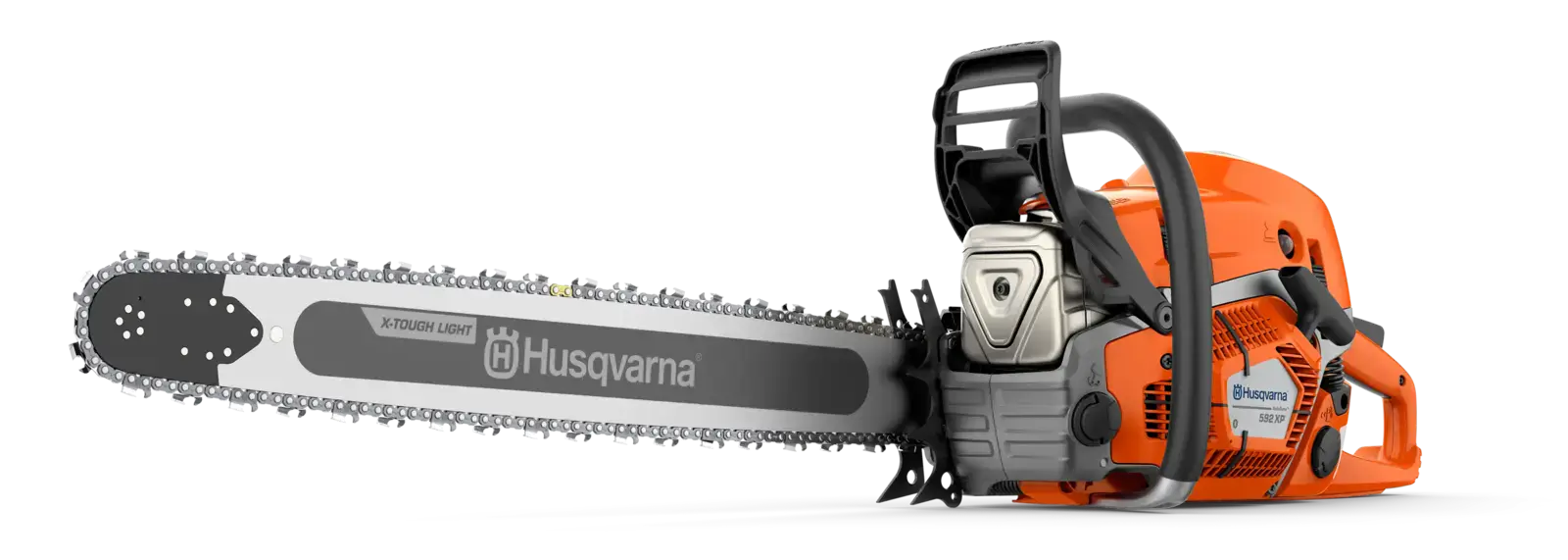 Husqvarna 592XPG Kettensäge in Orange und Grau, mit scharfer Kette und X-Tough Light Schwert, vor schwarzem Hintergrund.