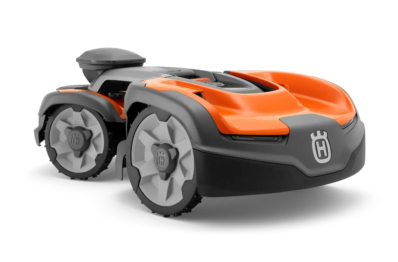 Husqvarna Automower 535 AWD EPOS Mähroboter, orange und grau, fährt selbstständig über den Rasen.