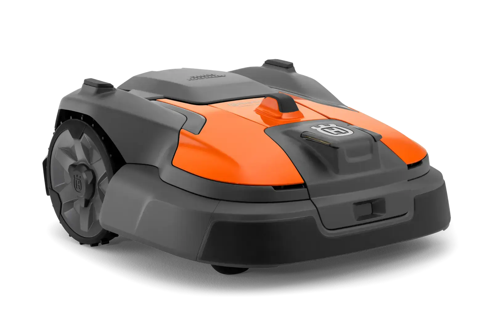 Husqvarna Automower 560 EPOS Mähroboter in Orange und Grau, seitliche Ansicht auf schwarzem Hintergrund.